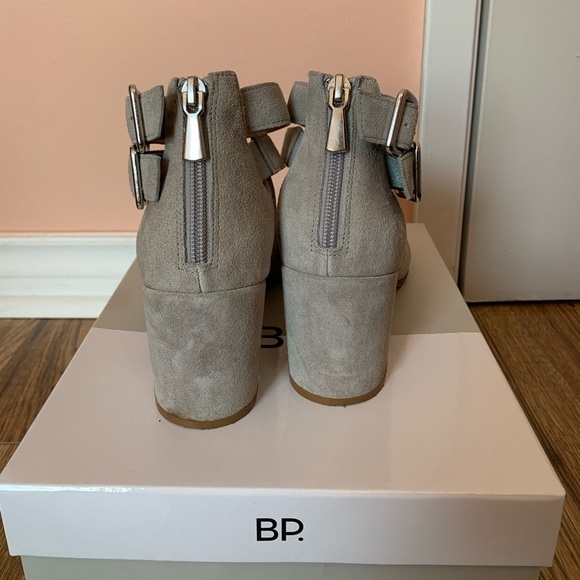 Grey suede heels - Picture 2 of 3